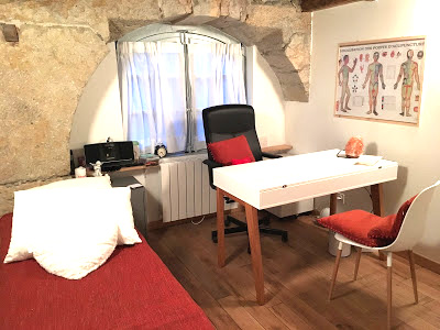 Cabinet de médecin traditionnelle chinoise à Lyon, 69002 - la table de massage et de soin